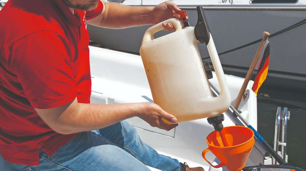 Ratgeber: Tropfenfrei tanken – Tipps zu Pumpen und Kanister an Bord