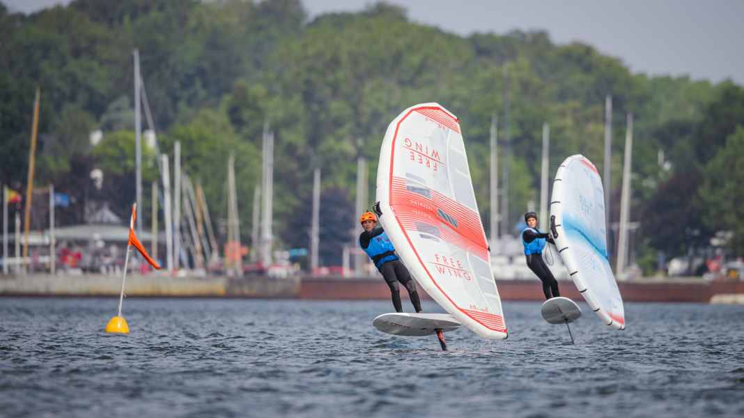Semaine de Kiel : course de wingfoil, coaching de jeunes talents et iQFOiL sur la rive est du fjord de Kiel