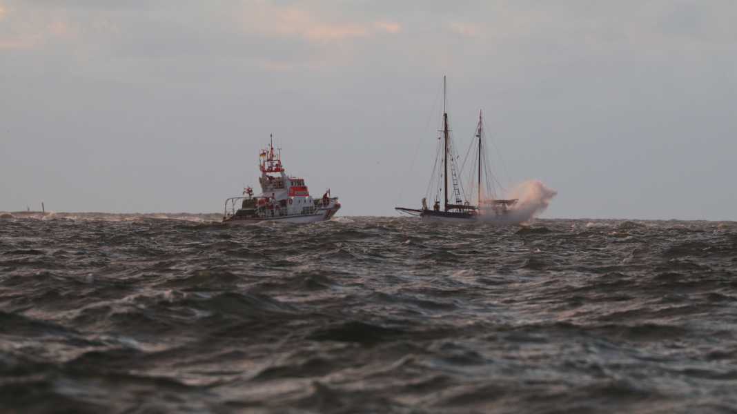 Seenot: Familie vor Norderney aus Lebensgefahr befreit