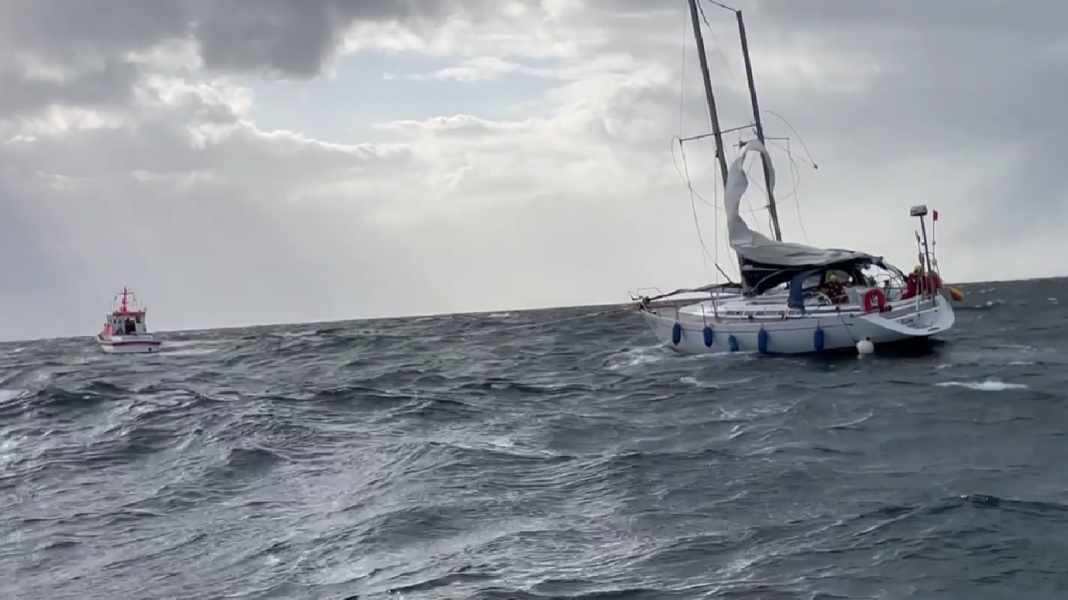 Havarie: Segelyacht gerät nach Mastbruch in Seenot