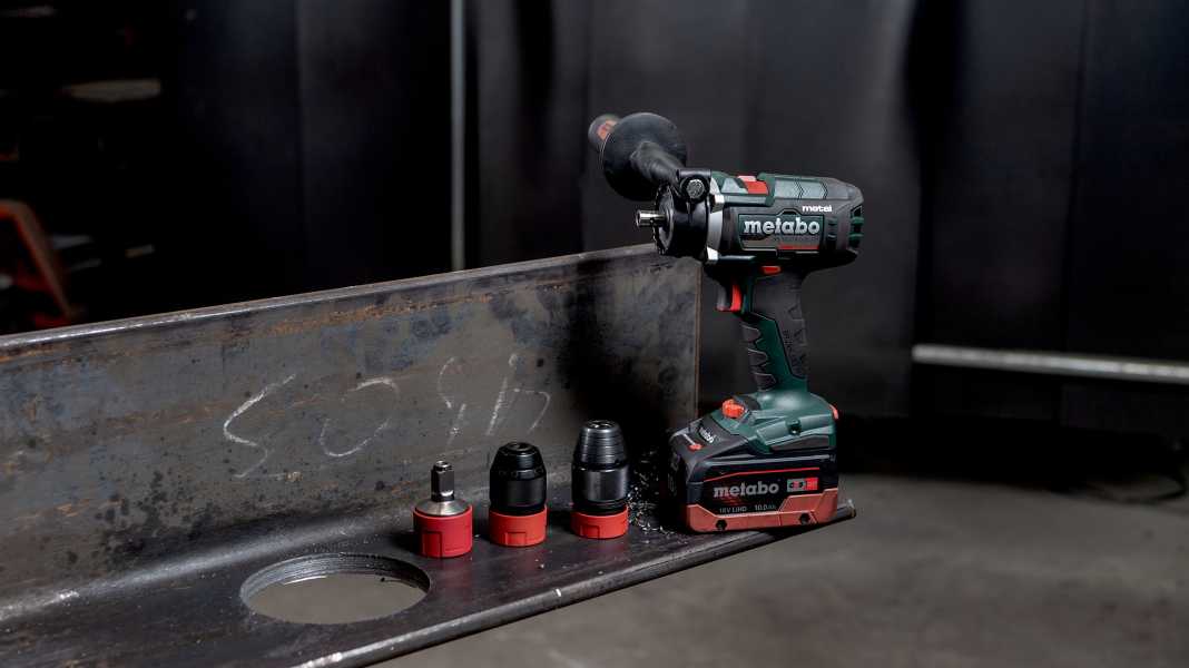 On-board tool: Drill driver with reclamping function