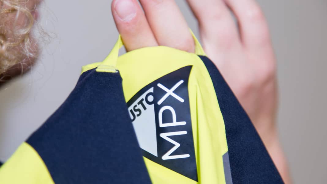 Life hacks: How to find a place for jackets, bottles and ropes below deck