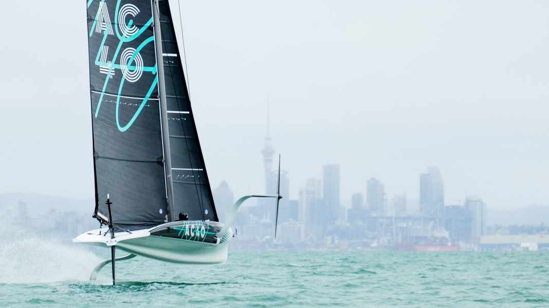 America’s Cup: Erste Flugversuche der neuen AC40-Klasse für Frauen und Jugend