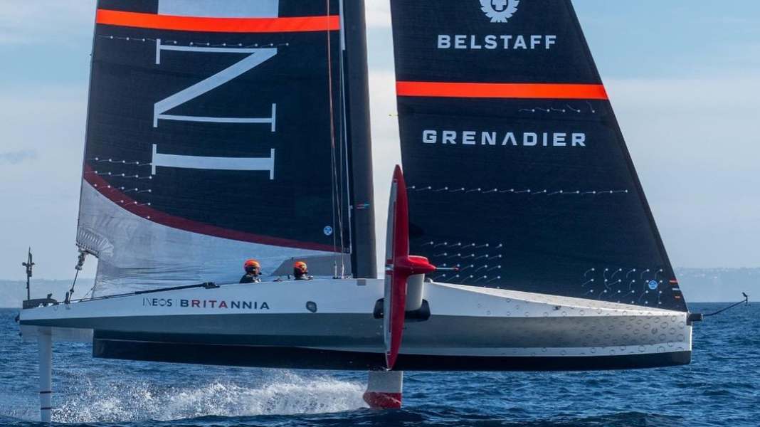 37. America’s Cup: foilender Silberpfeil für Sir Ainslies britische Cup-Jäger