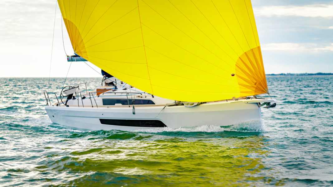 Erste Fotos vom Test: Dufour 37 – die Zehn-Meter-Yacht, die eine Große sein will