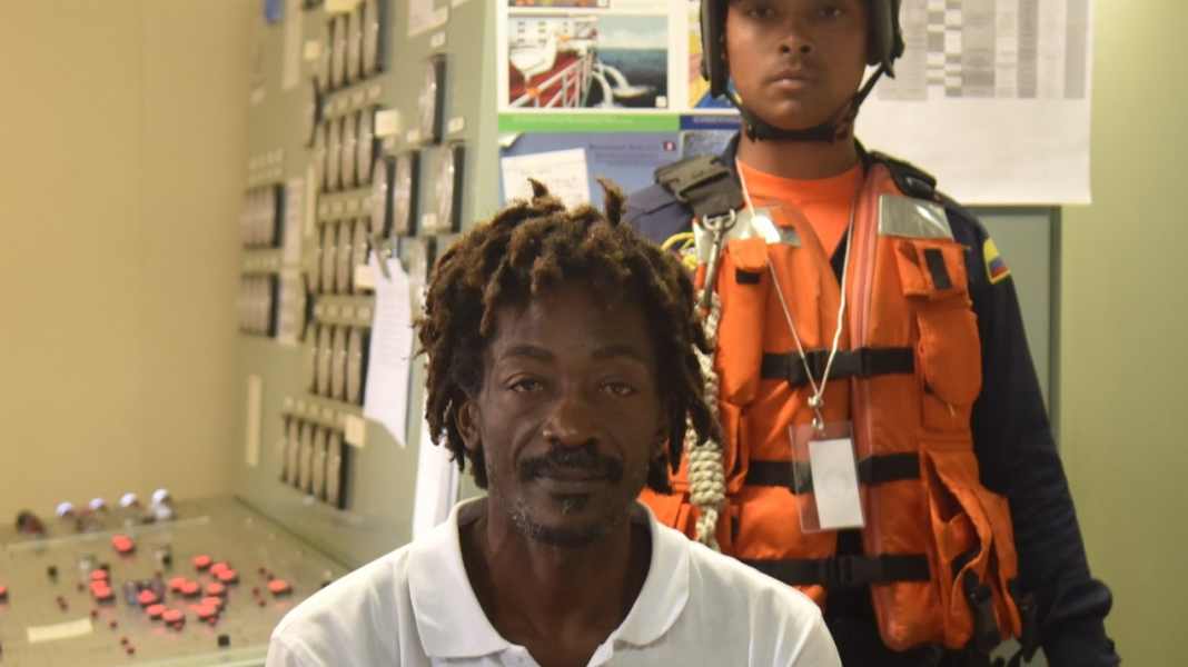 Folle salvataggio: un uomo sostiene di essere sopravvissuto 24 giorni in mare grazie a una scorta di ketchup