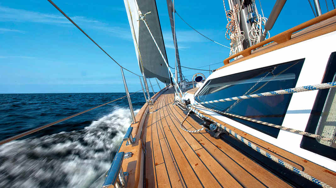 Addio: il caporedattore di YACHT Jochen Rieker dice "Bye!".