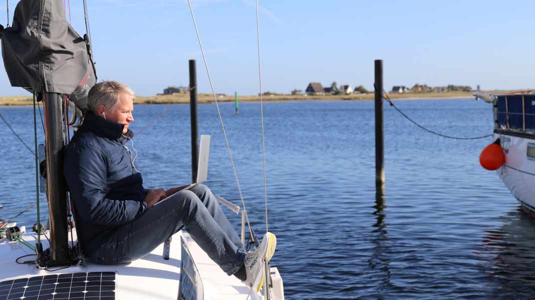 Insurance: Does the boat policy cover personal items on board?