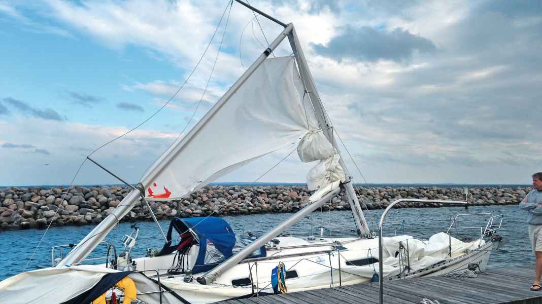 Insurance: Are torn sails or mast breakages covered by the policy?