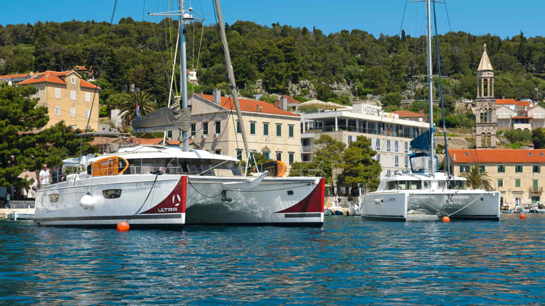 Charter: Charter large cats without extra conditions in Croatia