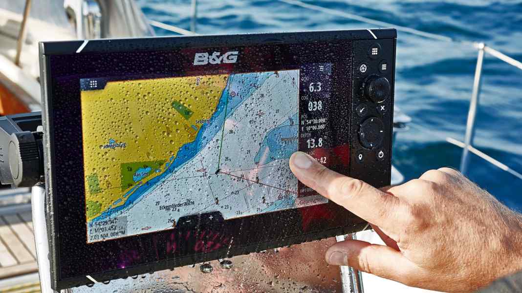 Navigation: Sea charts for plotters put to the test