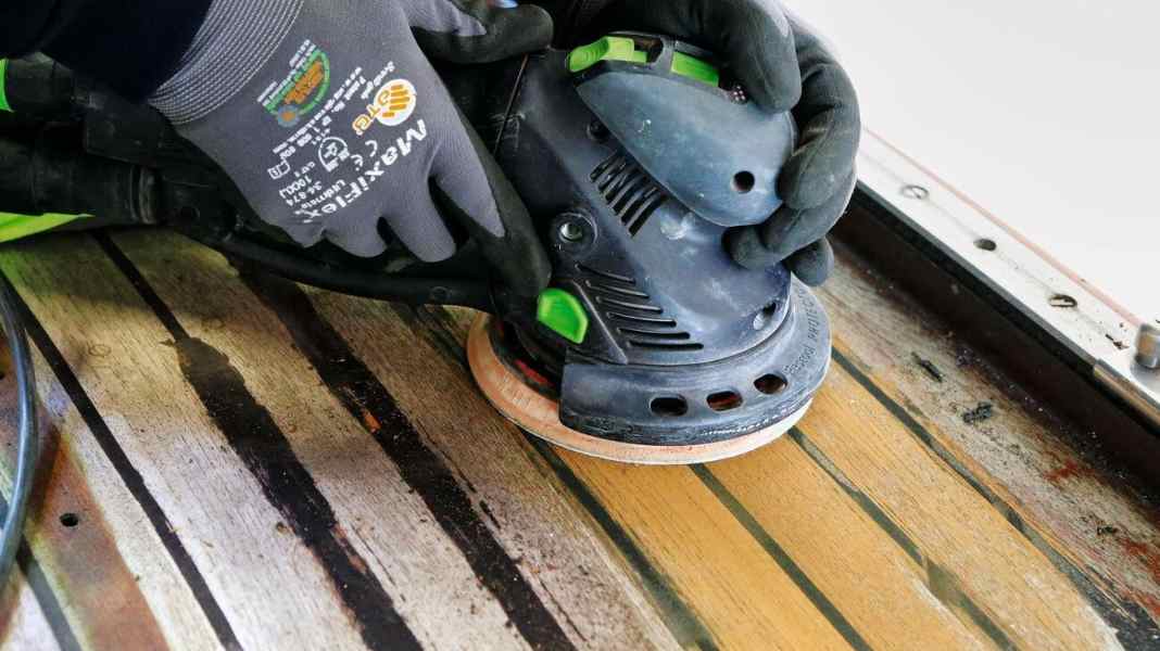 Refit Teakdeck: In 12 Schritten zurück zum strahlenden Teakdeck