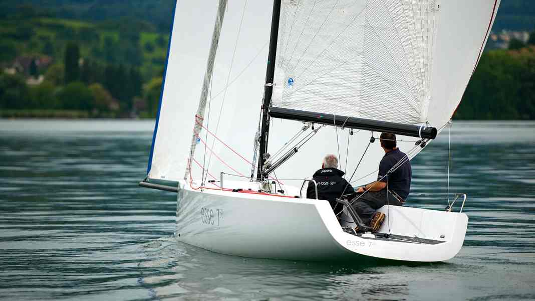 Esse 750: Flotter Doppelsitzer aus der Schweiz