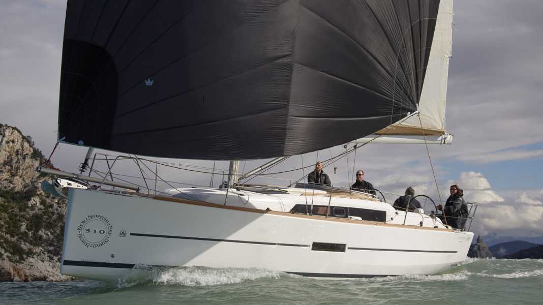Dufour 310: A space miracle at nine metres