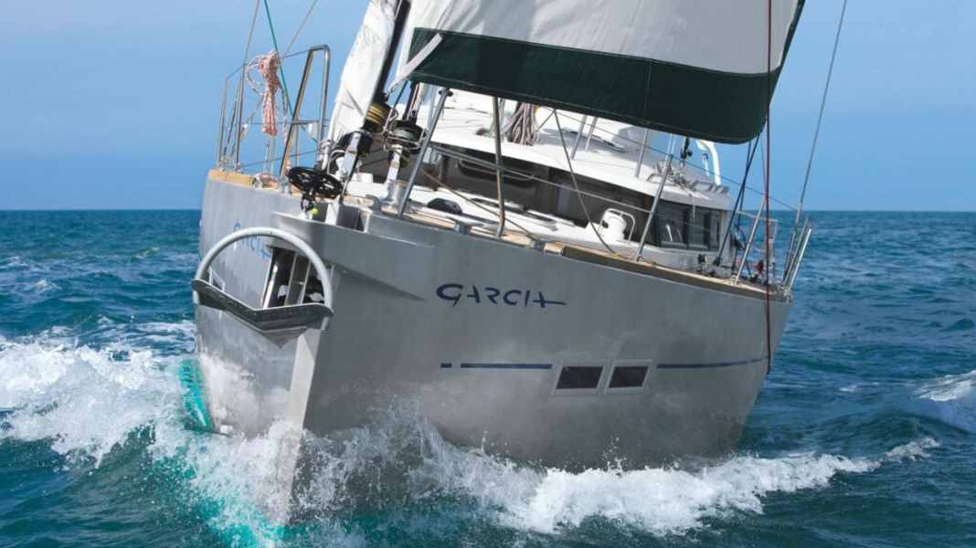 Acqua azzurra: Jimmy Cornell vende "Aventura".