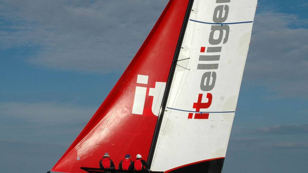 Catamaran M32 : traverser la baie à grande vitesse