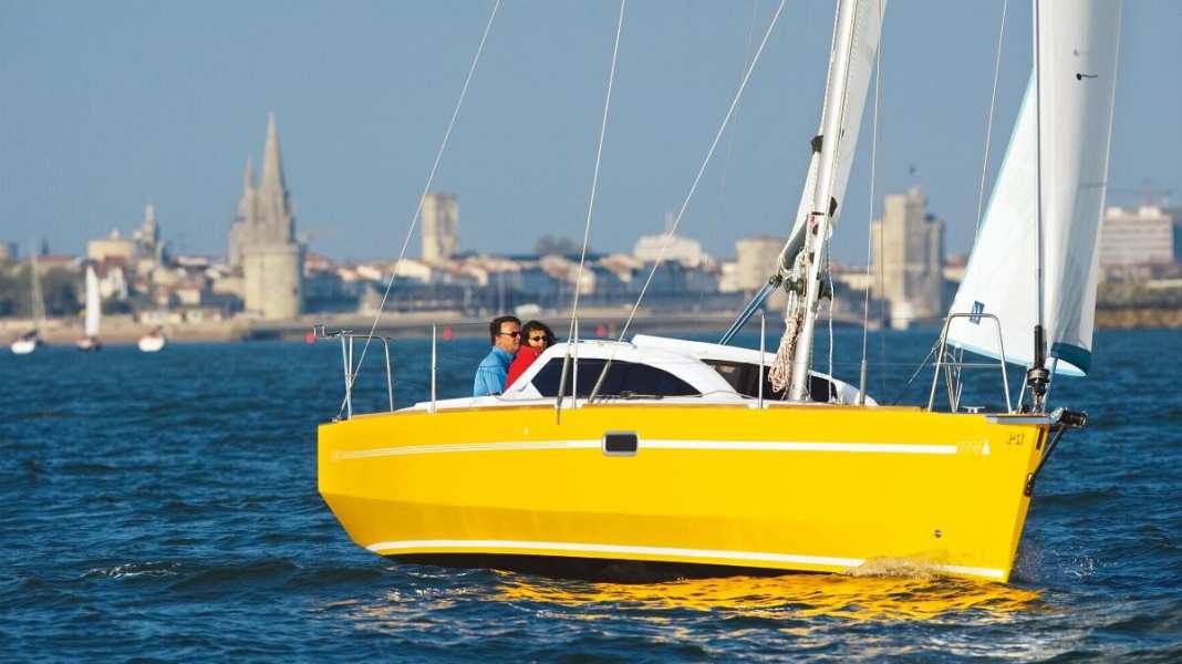 Colori della barca: Giallo su blu, è intelligente