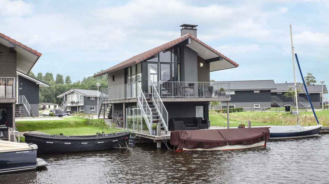 Niederlande: Haus und eigenes Boot im Urlaub