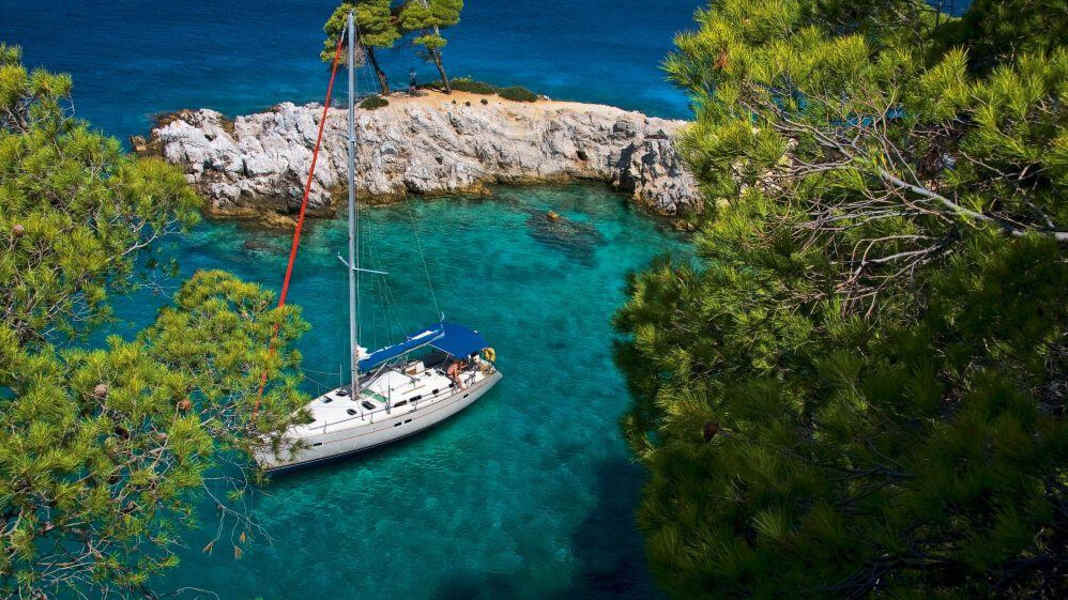 Charter: Neue Basis in Griechenland