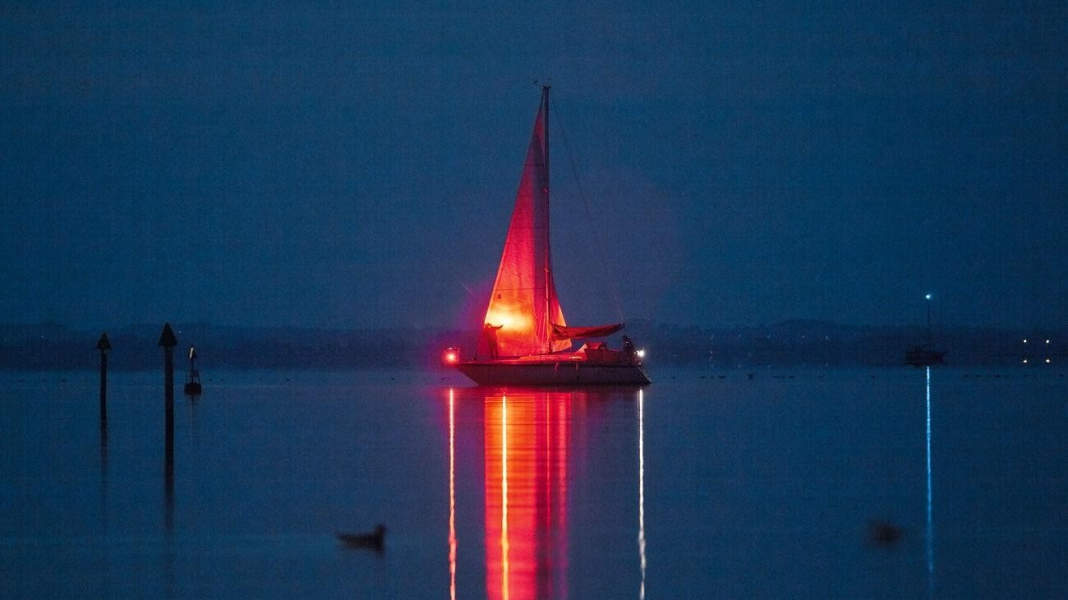 Safety: LED flares put to the test - better than pyro?