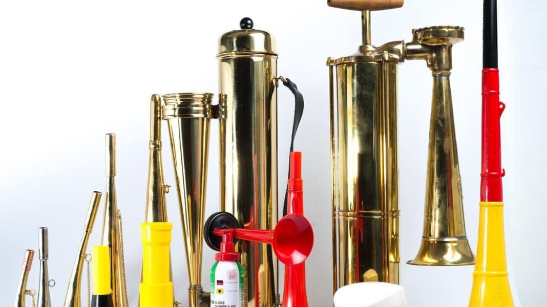 Foghorns: What do Trump and vuvuzela have in common?