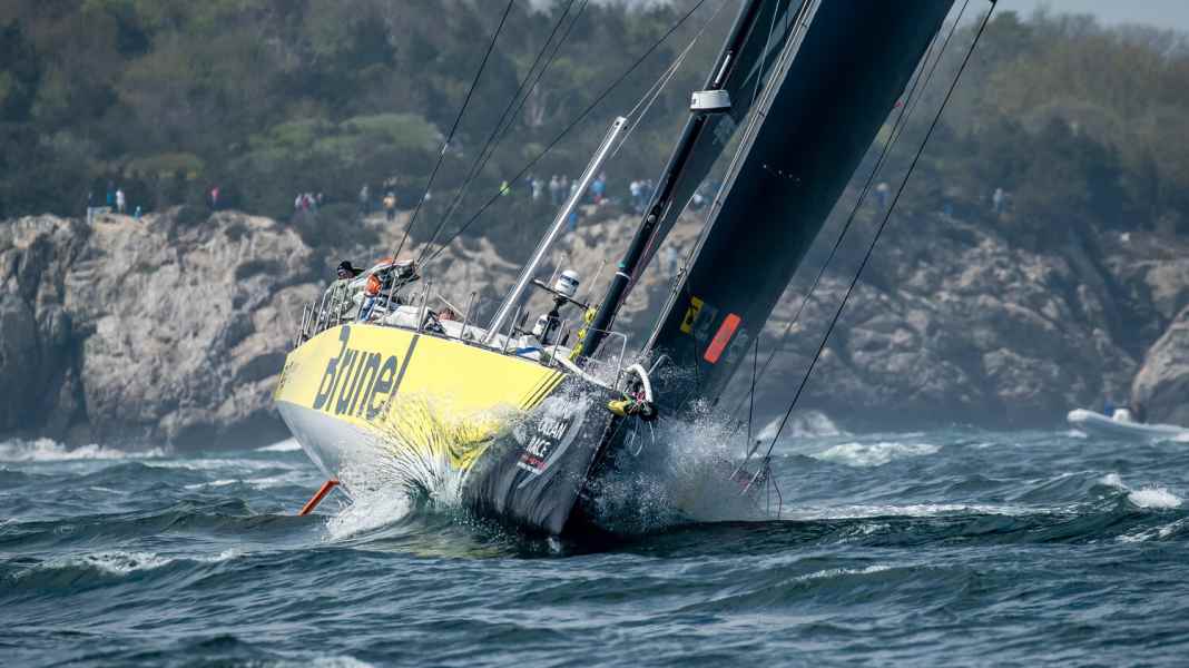 Volvo Ocean Race: Flying Dutchmen: Team Brunel with a lightning start in leg 9