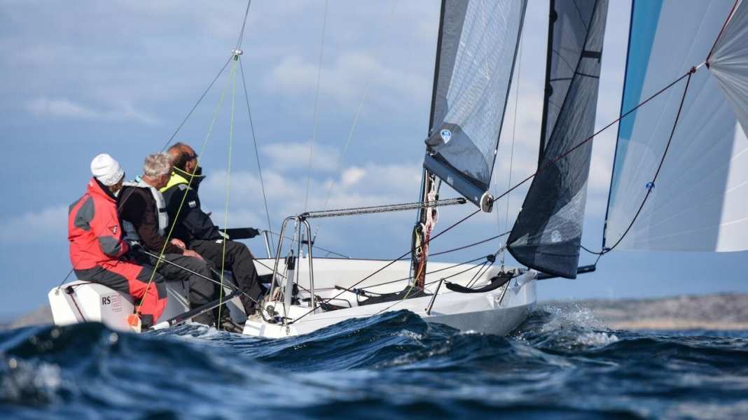 Testbericht: Kann die neue RS 21 den Sportboot-Bestseller J/70 ablösen?