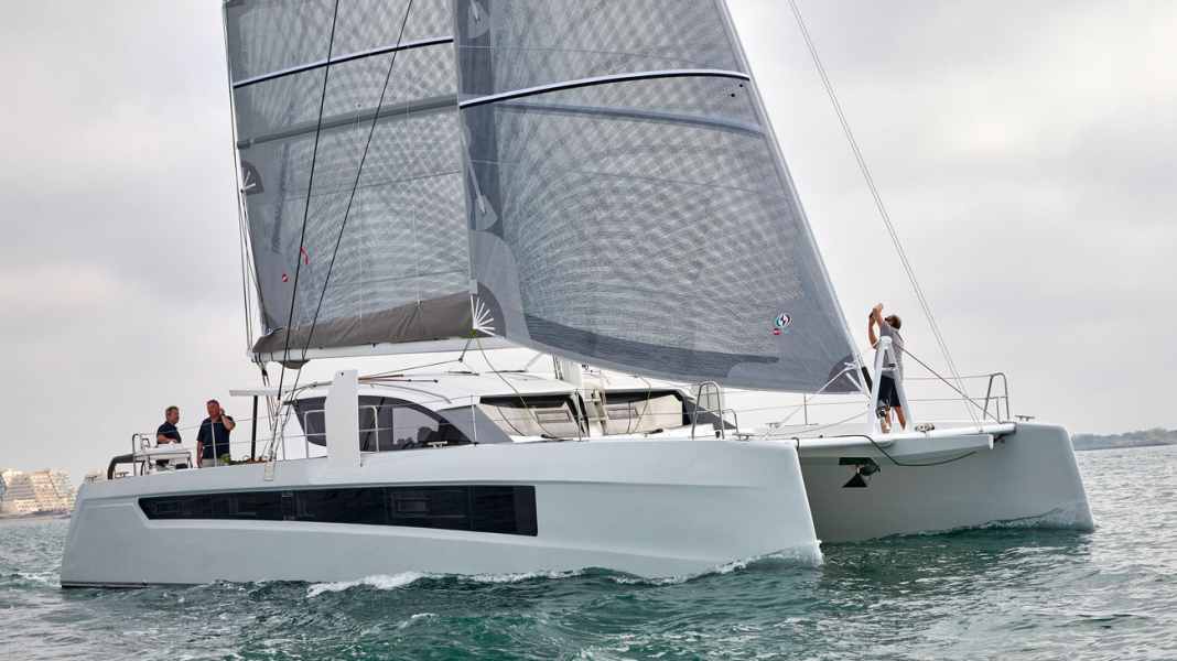 YACHT-Test: Aufregende Symbiose: Fahrtenkatamaran Slyder 49