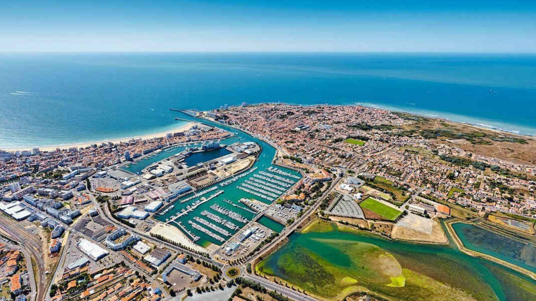 Ritratto: Les Sables d'Olonne: città portuale dei circumnavigatori
