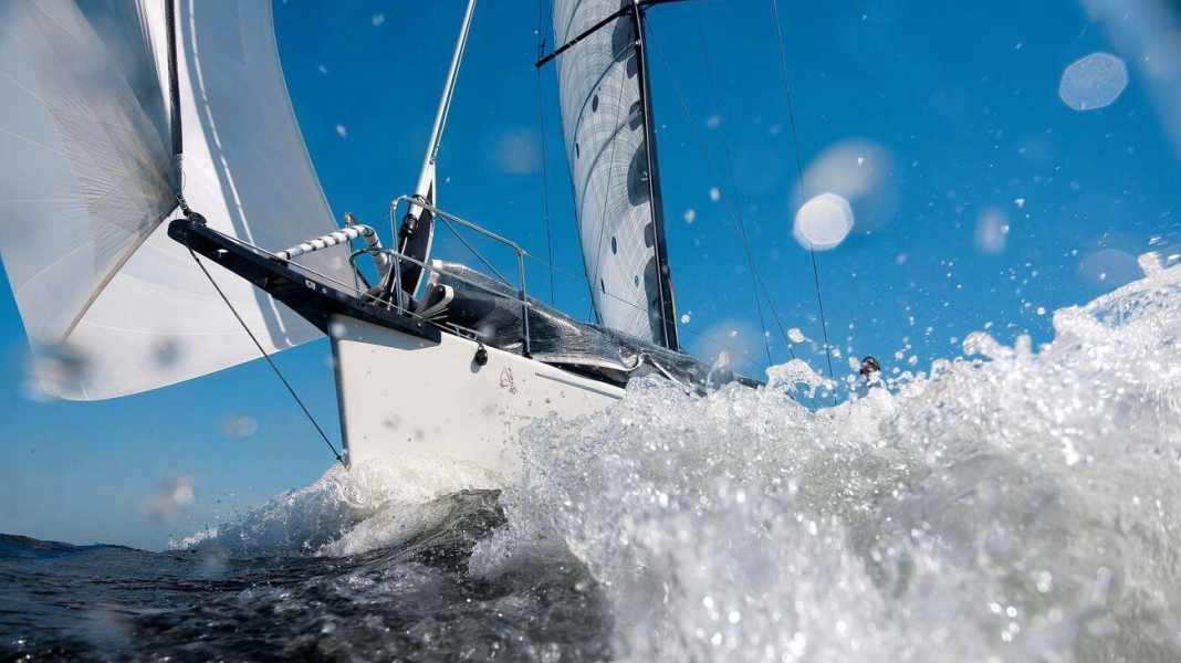 Ferrures pour les voiles : Équipement de l'espace pour les voiles d'éoliennes spatiales