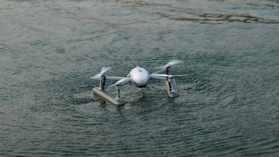 Bordspielzeug: Poweregg X: Kameradrohne fliegt bei Wind und Wetter
