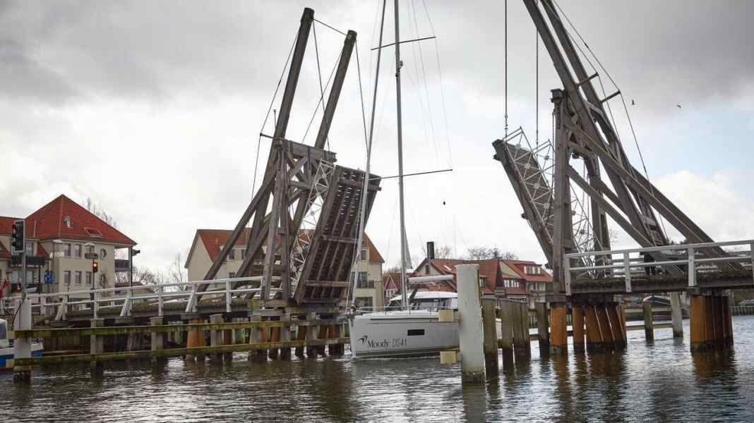 YACHT test: On the road with the new deck saloon yacht from Moody