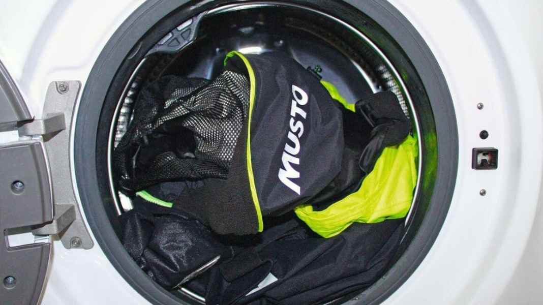 Abbigliamento: Appena lavati sull'acqua