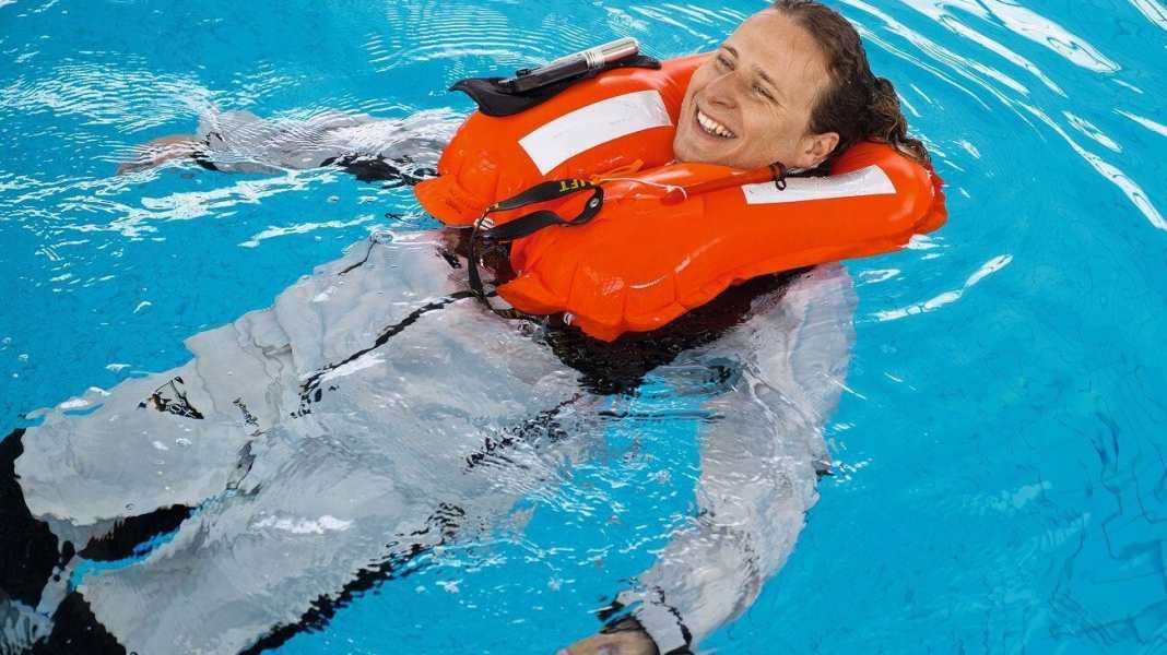 150 Newton class: Lifejacket test: 16 models compared