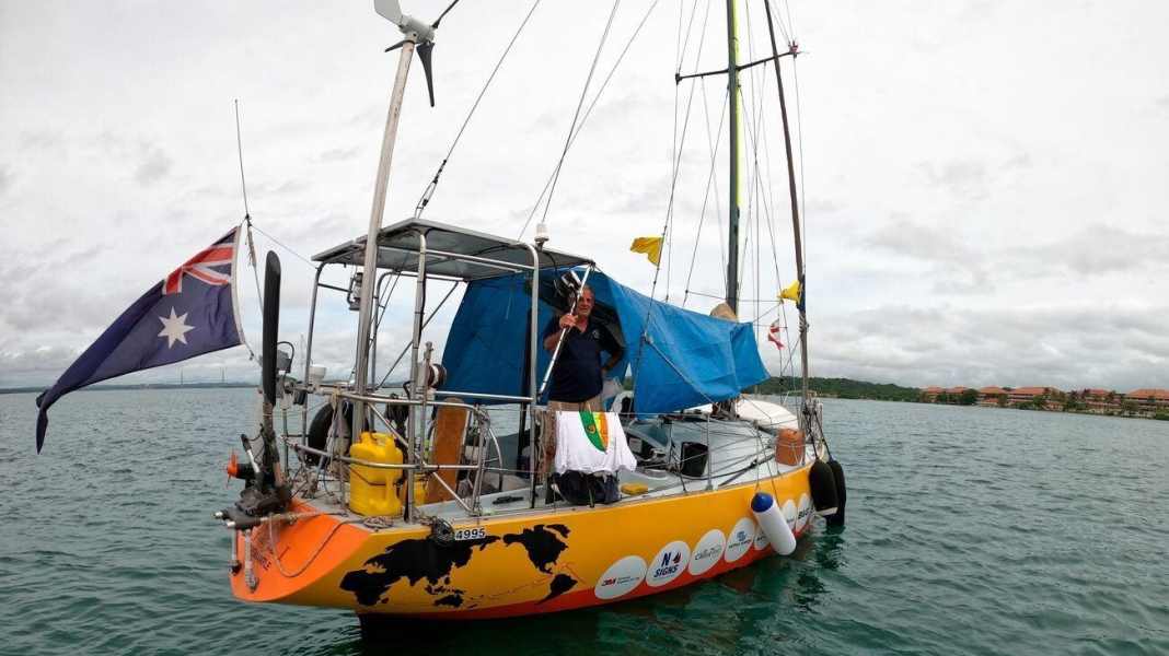 Acqua blu: Jon Sanders: undicesima circumnavigazione completata all'età di 81 anni!