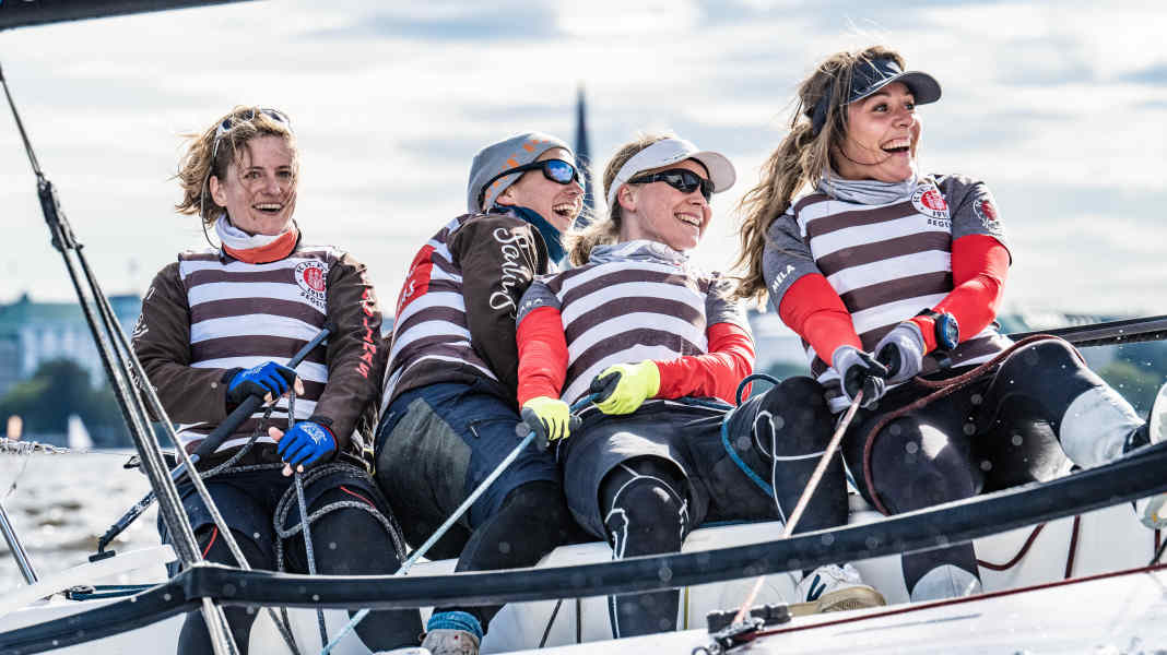 Finale bei der weltgrößten Frauen-Regatta in Hamburg: 230 Frauen feiern ihr Alstervergnügen beim Helga Cup