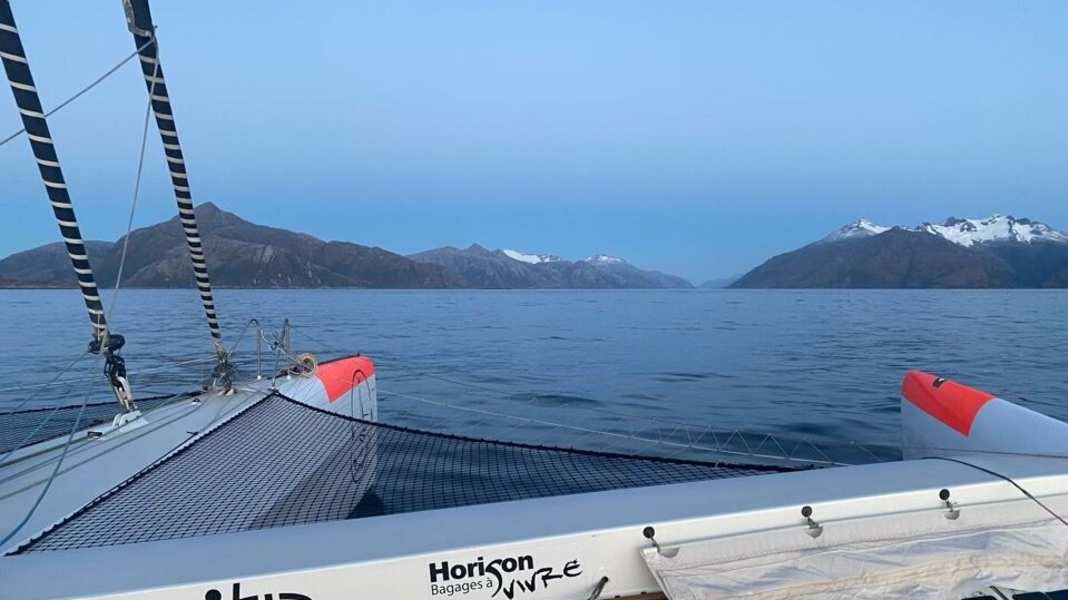 Gegen den Wind um die Welt: Sturm bremst „Use it again!" aus: Verdammt zum Warten in der Cook Bay