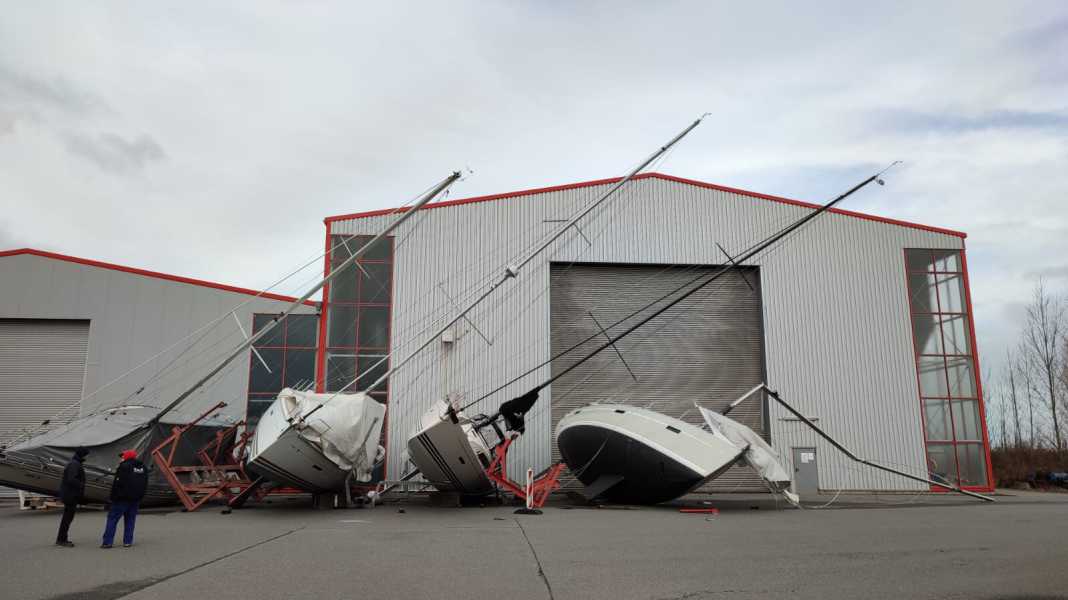 Jugement : les yachts peuvent-ils être mis en hivernage avec le mât dressé ?