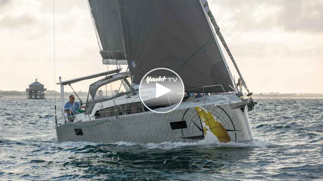 Small blue water yacht: For worldwide cruising: Ovni 370