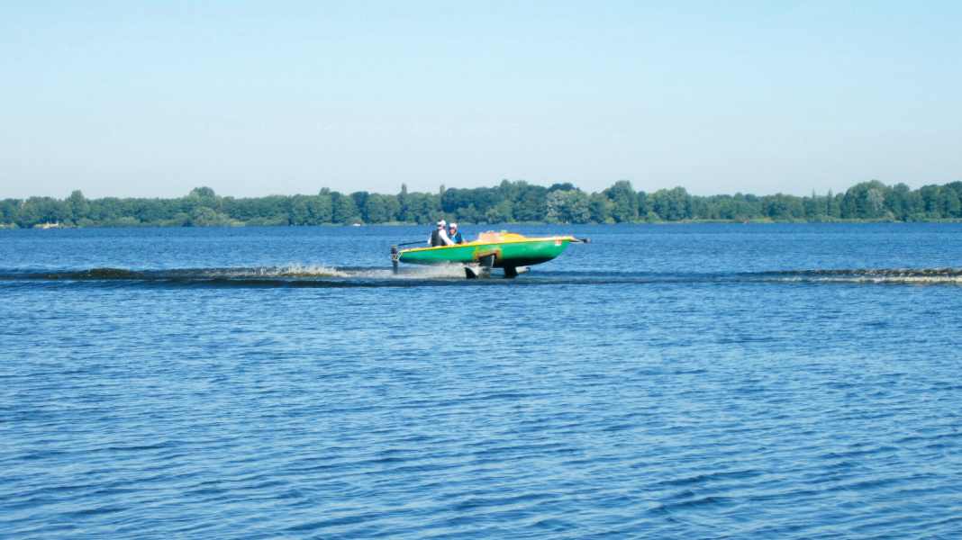 The Regnoc campaign: first towing attempts successful: the foiling conger takes off for the first time!
