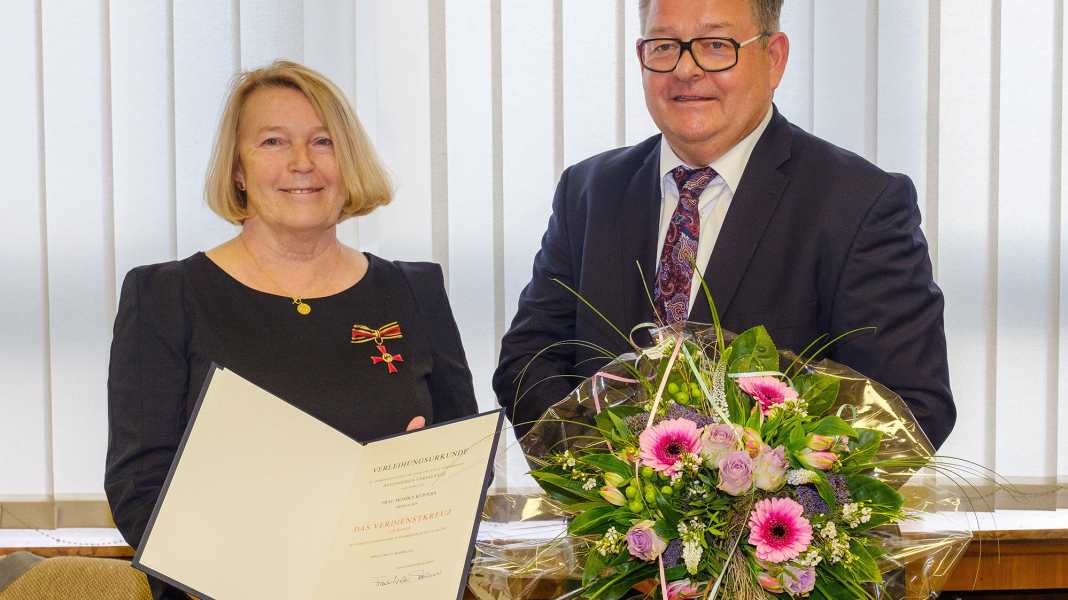 DSV: Mona Küppers mit dem Bundesverdienstkreuz ausgezeichnet