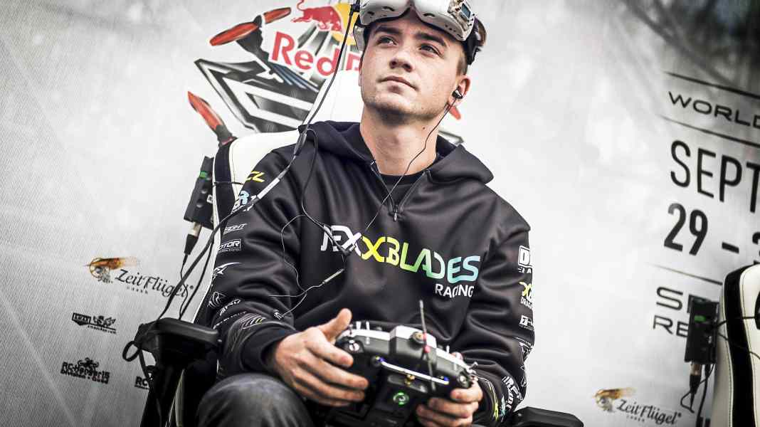 Spektakuläre Segelbilder: „Johnny FPV“ ist der Star der Drohnen-Piloten