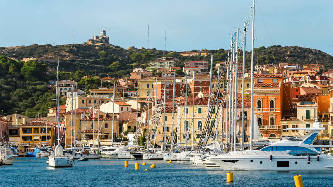 Online chartering: tips for booking with online agencies