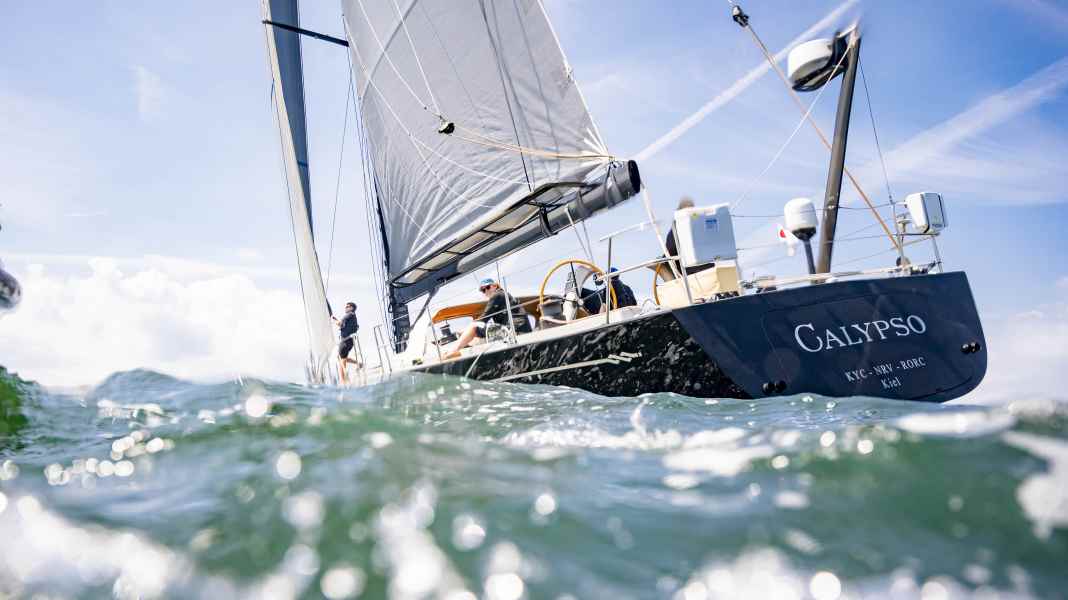 Kieler Woche: Senatspreis im Ziel – Crew unterläuft fataler Schönheitsfehler