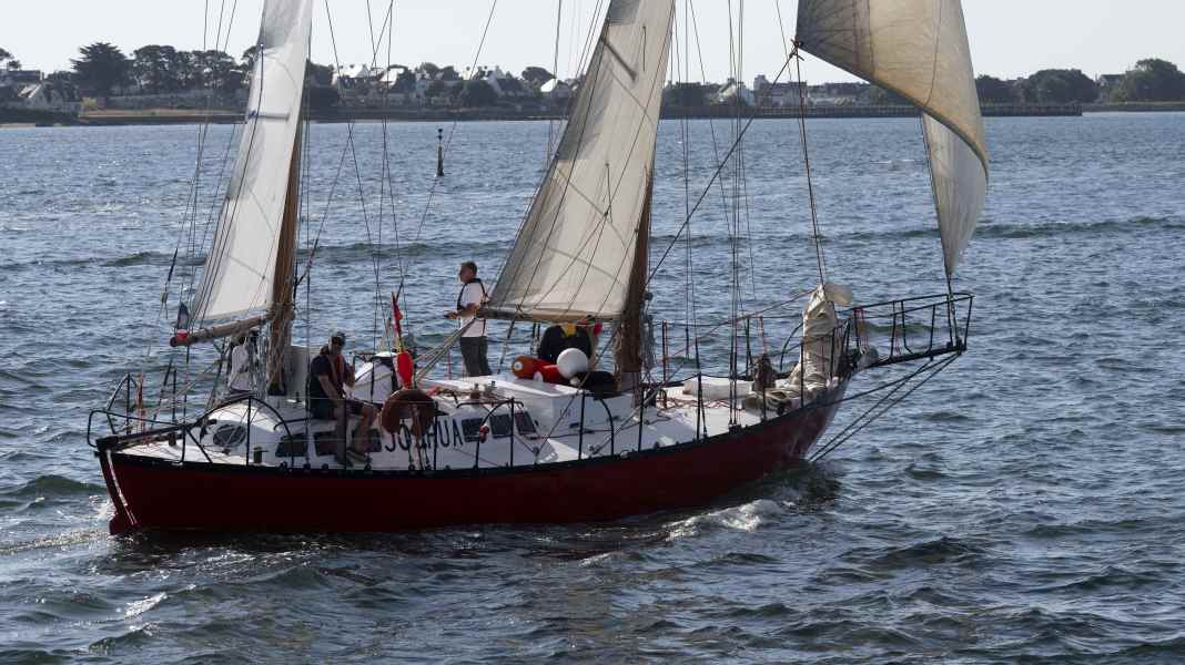 Longue Route: heading for the equator for lonely circumnavigators