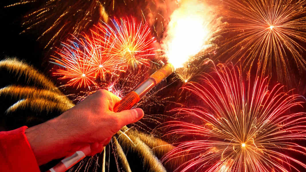 Apparecchiature di segnalazione di soccorso marittimo: fuochi d'artificio di Capodanno con materiale pirotecnico scaduto?
