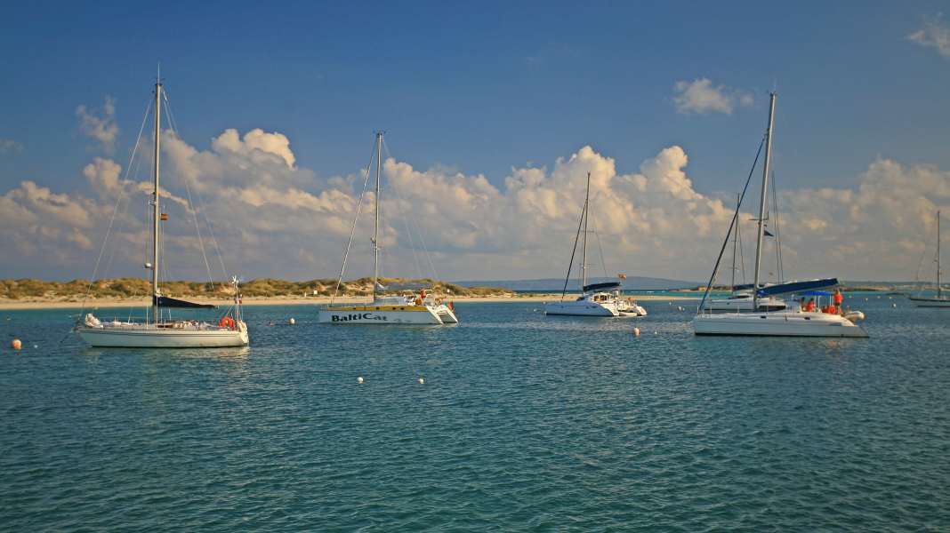 Les îles Baléares : Nouveau système de réservation de places de bouées, davantage de contrôles au mouillage