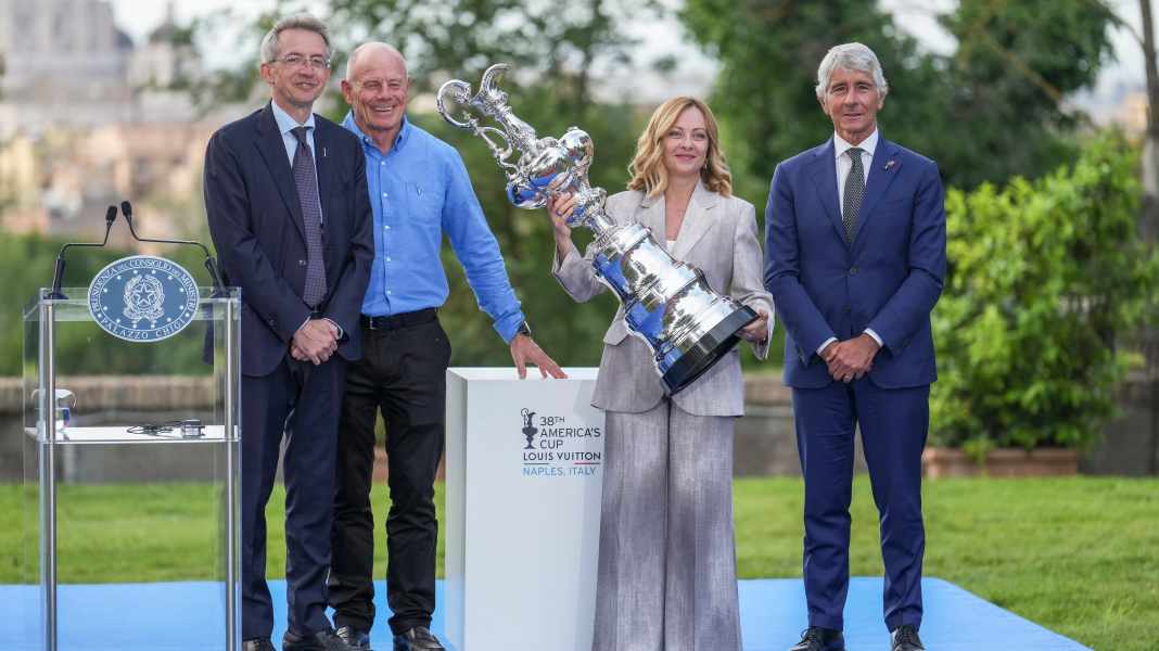 America's Cup: Giorgia Meloni presents the jug in Rome