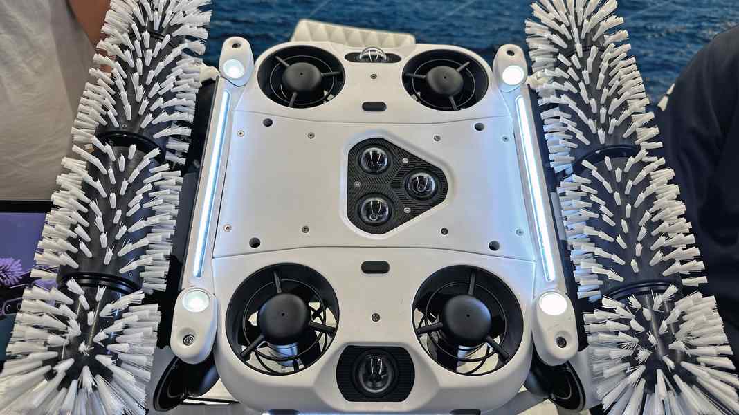 Nuove attrezzature: Drone per la pulizia, e-winch, corde e altro dai Mets
