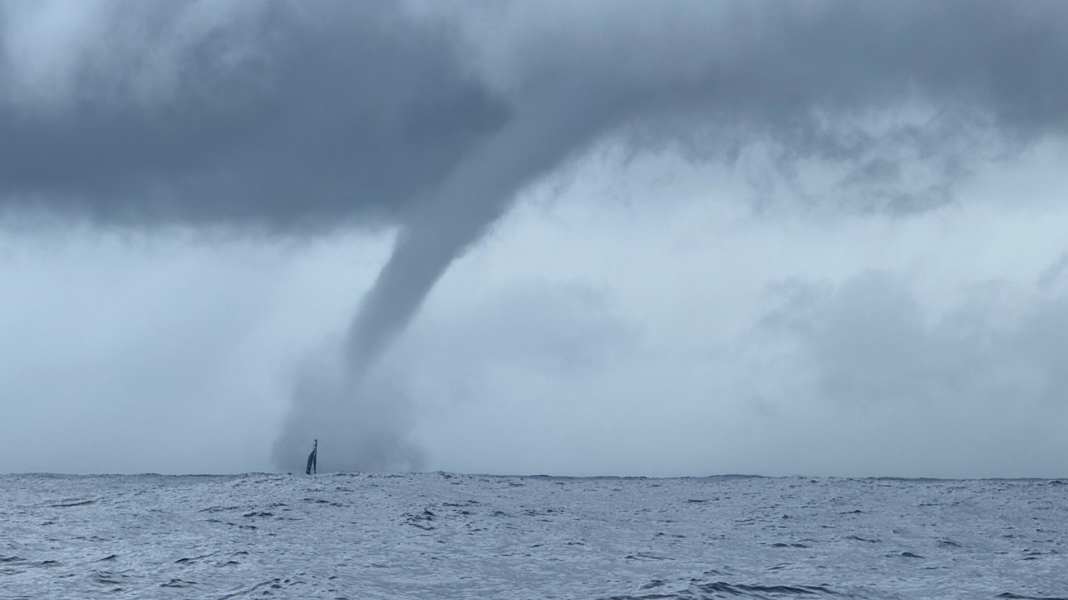 New York Vendée: Doldrums, hail, squalls - the "50 Shades of Shit" in the North Atlantic
